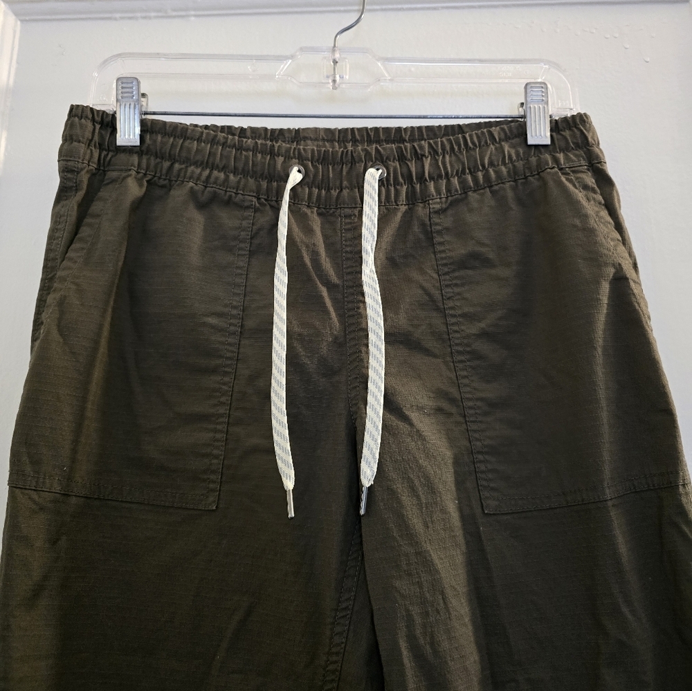 Vuori Olive Green Style  Cargo Pants with Everyday Comfort - Picture 2 of 12